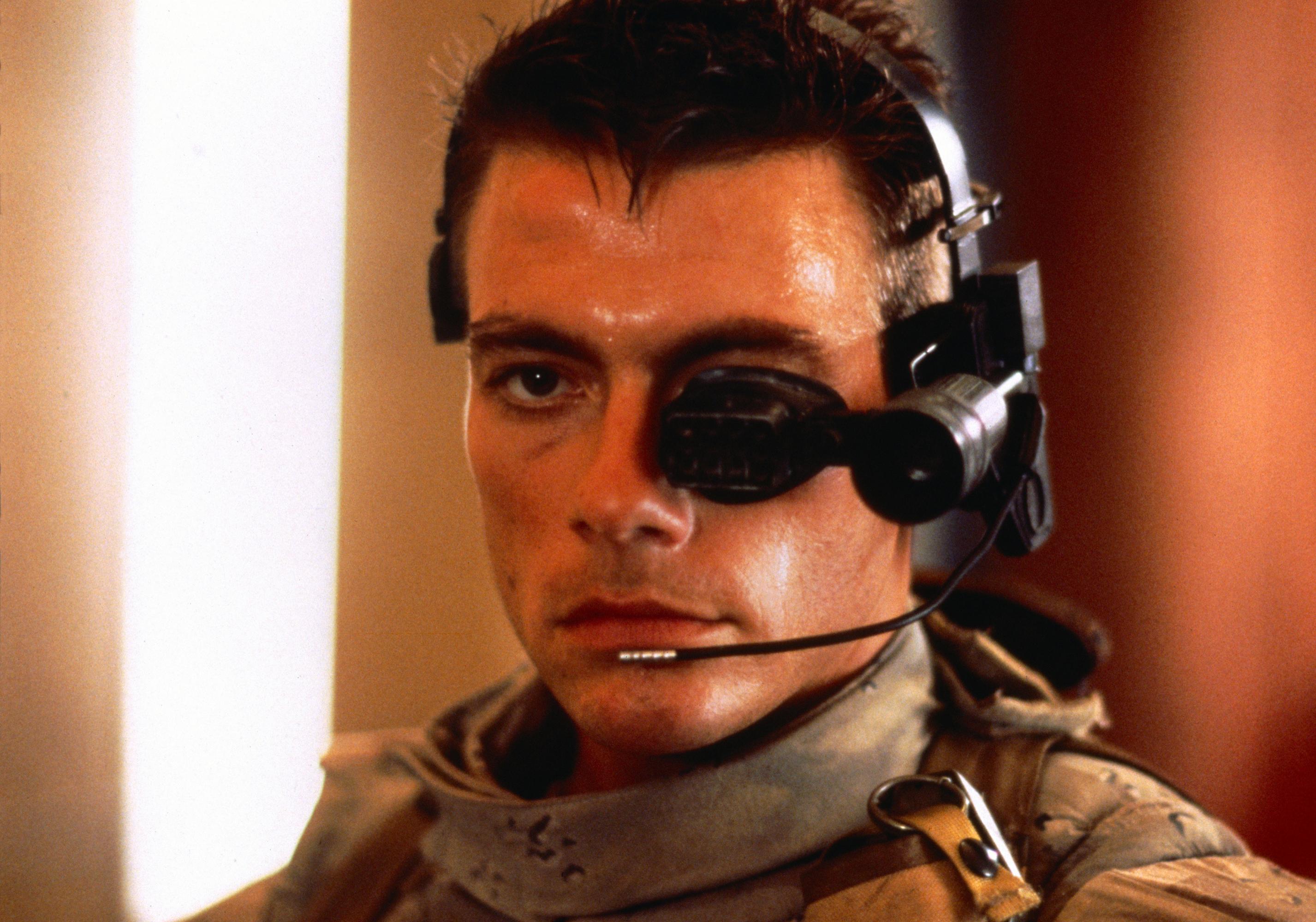 Jean Claude Van Damme, film, casca pe fata si ochi