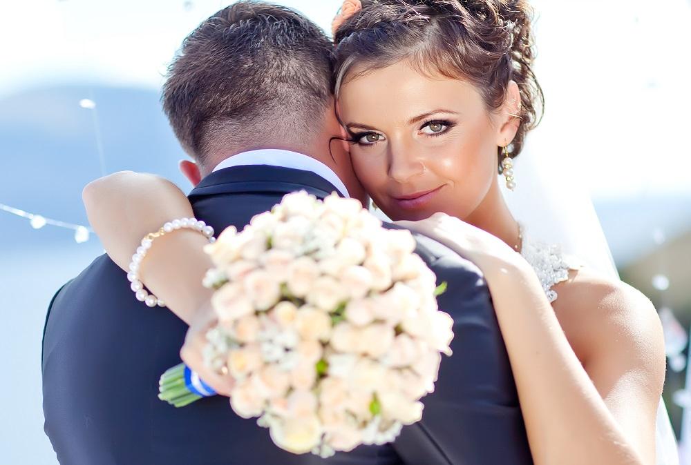 Mireasa care și-a &icirc;mbrățisat fostul iubit la altar &rdquo;pentru ultima dată&rdquo;. Cum a reacționat soțul ei a uimit &icirc;ntreaga lume