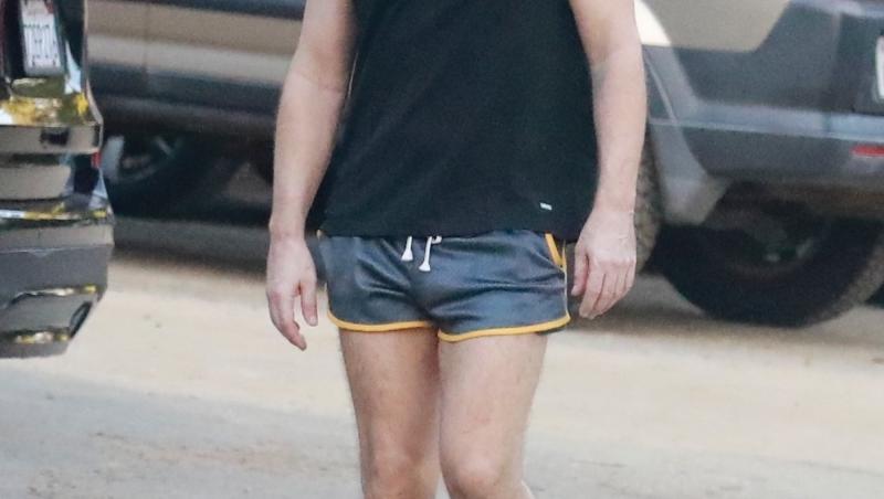 Colin Farrell a fost surprins recent pe stradă în pantaloni extrem de scurți