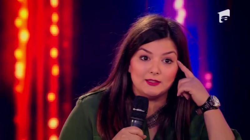 Maria Popovici, într-o bluză verde, pe scena iUmor