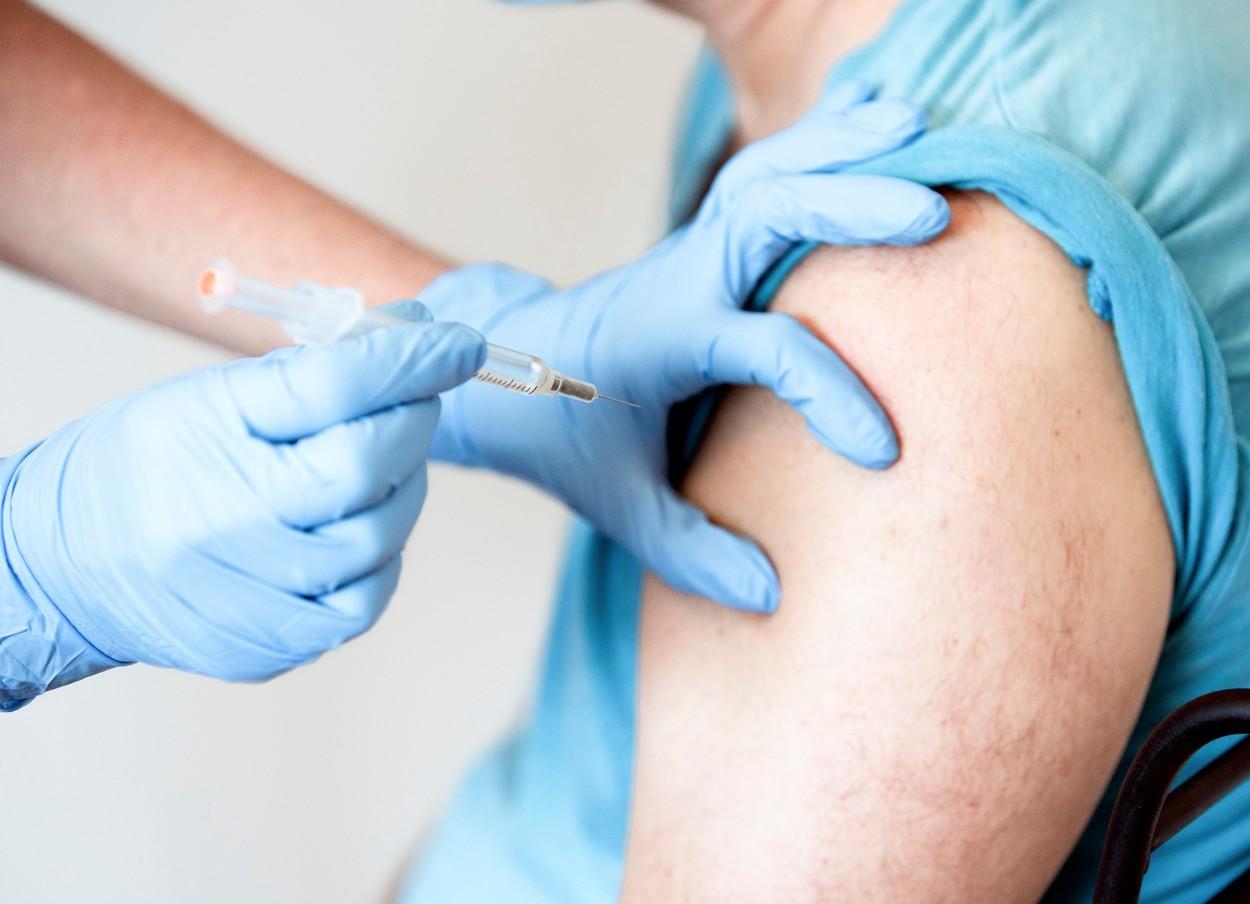 &Icirc;ncepe etapa 3 de vaccinare &icirc;mpotriva coronavirus. Cine se va putea &icirc;nscrie pentru vaccin