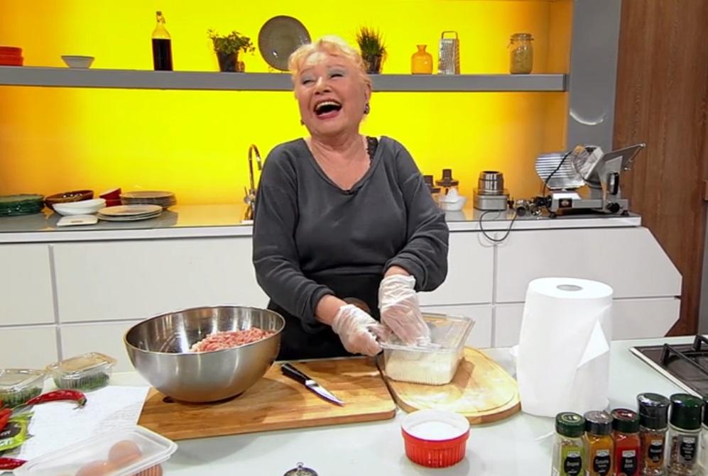 rodica popescu bitănescu, gătind în bucătăria „Chefi la cuțite”