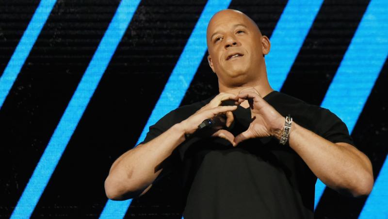 Vin Diesel într-un tricou negru