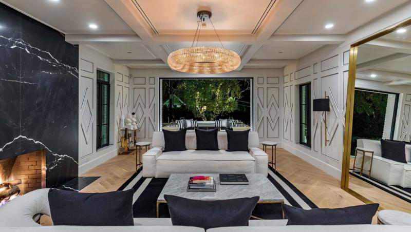 Rihanna și-a cumpărat o nouă vilă, cu cinci dormitoare, într-o zonă de lux din Beverly Hills