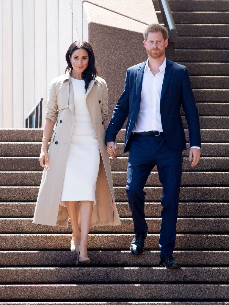 meghan markle si printul harry coboara mai multe trepte