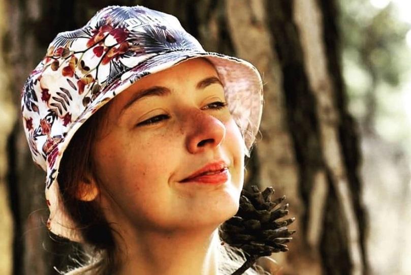 Cum arată femeia cu cel mai lung g&acirc;t din lume! Lyudmila Titchenkova &icirc;ntoarce imediat privirile trecătorilor