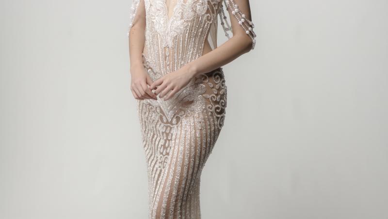 Dominique Nuță într-o rochie lungă și transparentă