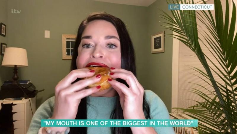 Samantha Ramsdell face senzație pe TikTok cu dimensiunea impresionantă a gurii sale
