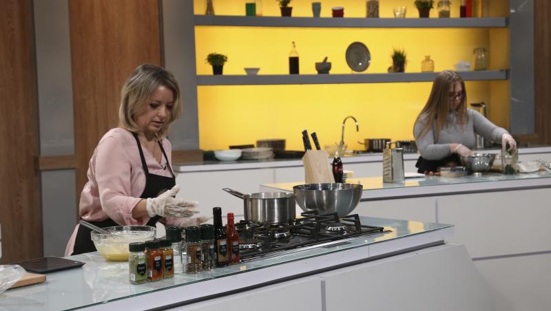 Mihaela Aniței și Giorgia Politziki gătind la „Chefi la cuțite”, sezonul 9