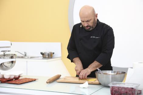 Chef Cătălin Scărlătescu rămâne fără cuvinte la aparția unei concurente, la Chefi la cuțite, de la 20:30, la Antena 1