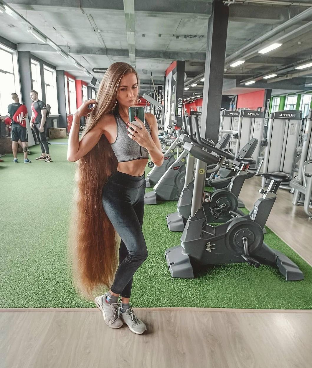 Daria Gubanova la sala de fitness