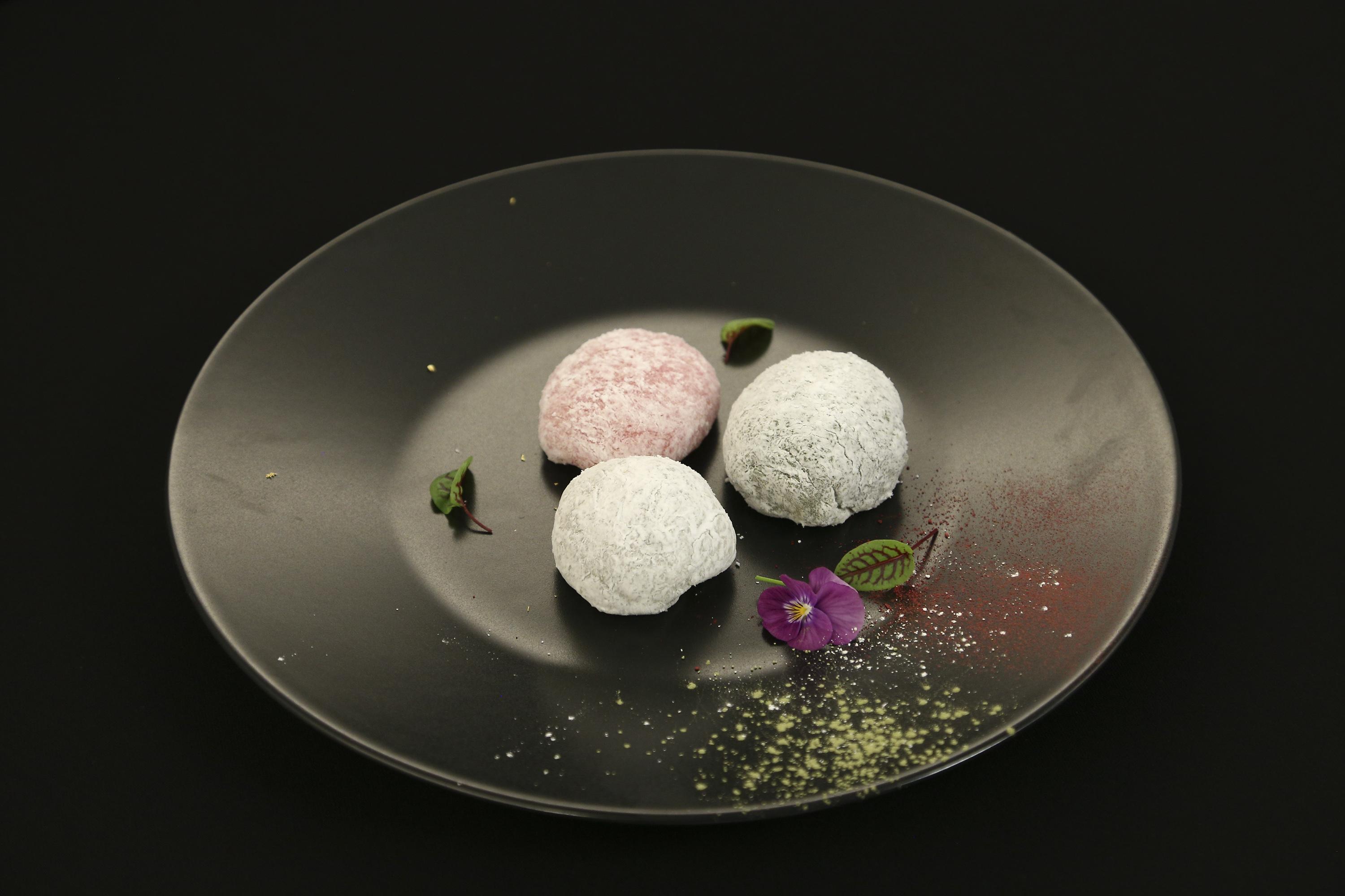 mochi, sorin bontea, chefi la cutite, fundal negru