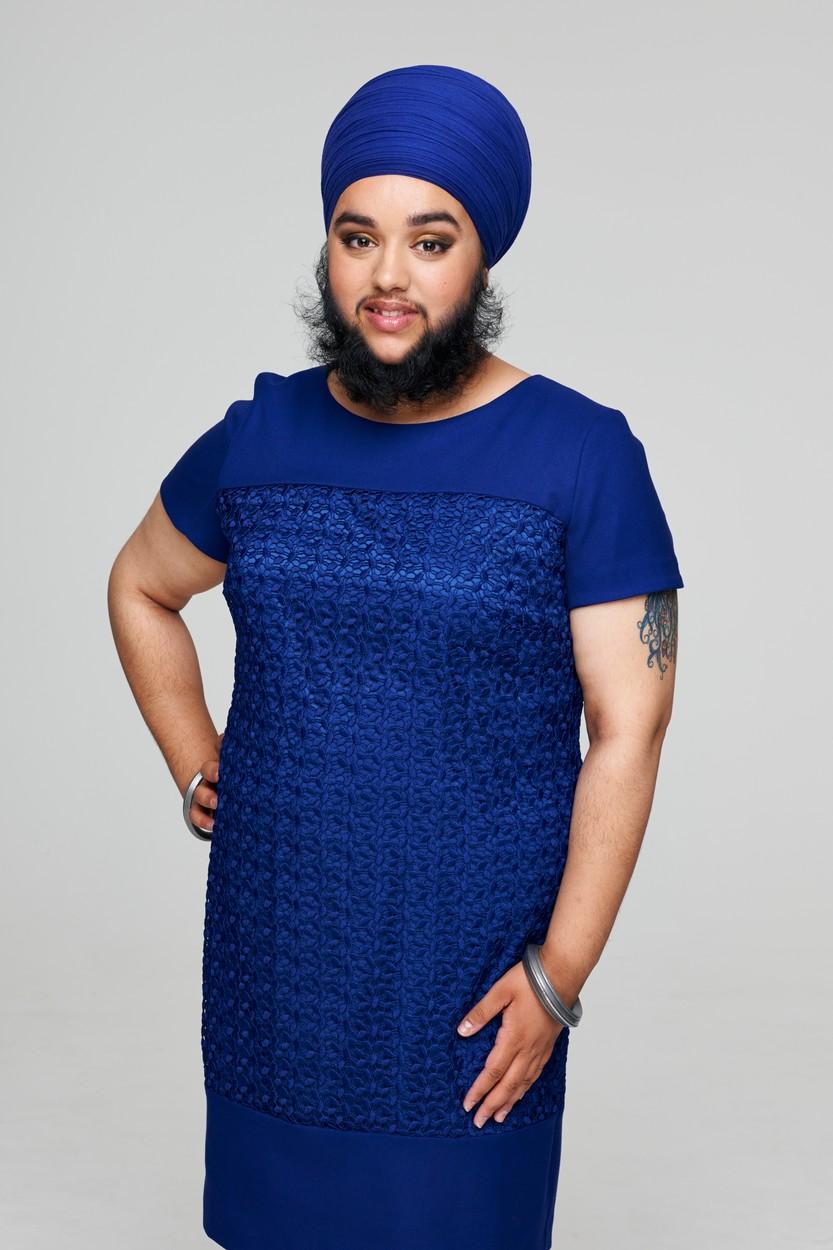 harnaam kaur intr-o rochie albastra si turbam