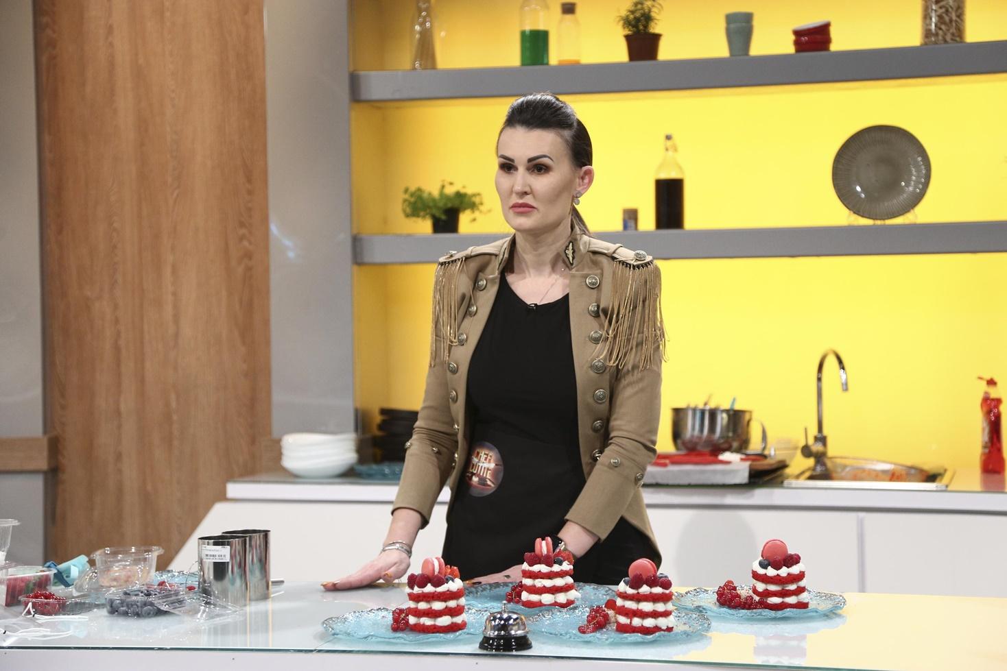 Rețetă de red velvet cake, preparată de Elena Nechifor în sezonul 9