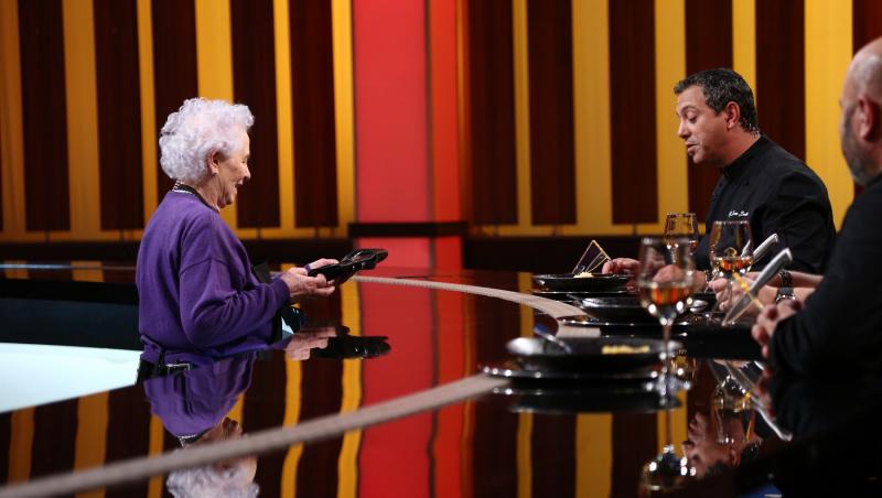 Chefi la cuțite – lider de audiență luni. Antonia și Alex Velea, surpriza serii la audițiile pe nevăzute, diseară, la Antena 1