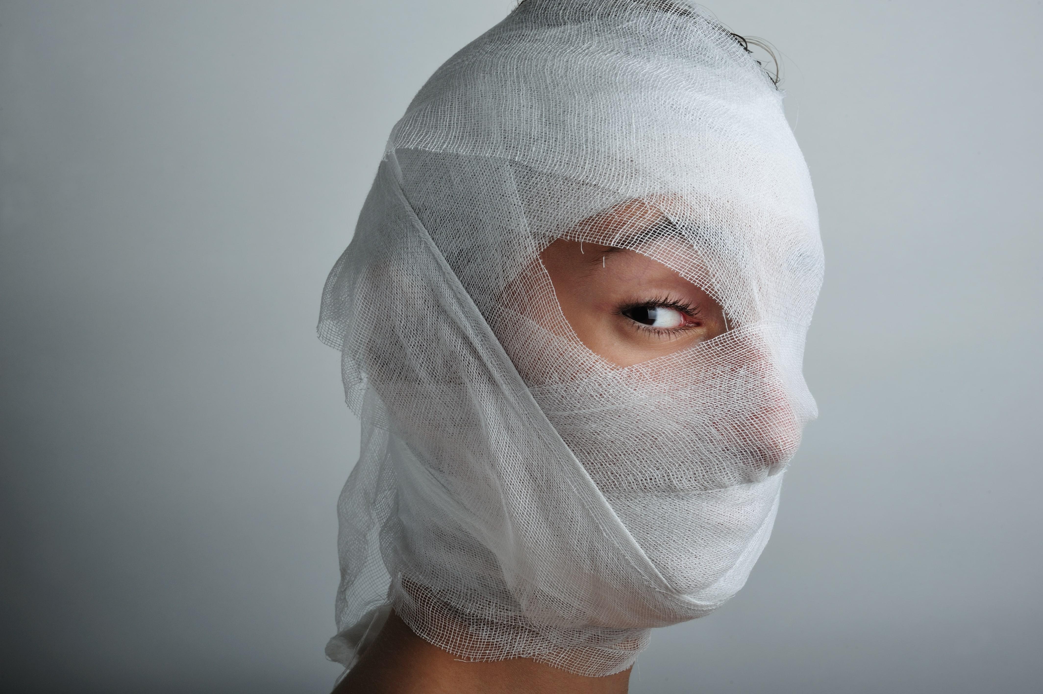 A cheltuit 1 milion de dolari pe 37 de operații la față. Ce s-a &icirc;nt&acirc;mplat cu chipul t&acirc;nărului &icirc;n copilărie