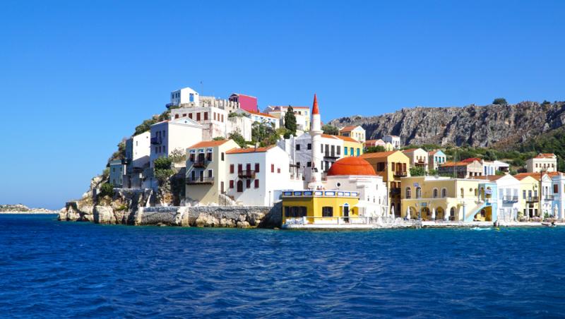Priveliște spre insula grecească Kastellorizo