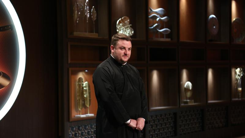 Preotul Florin Danu a impresionat cu poveștile sale de viață, la „Chefi la cuțite”