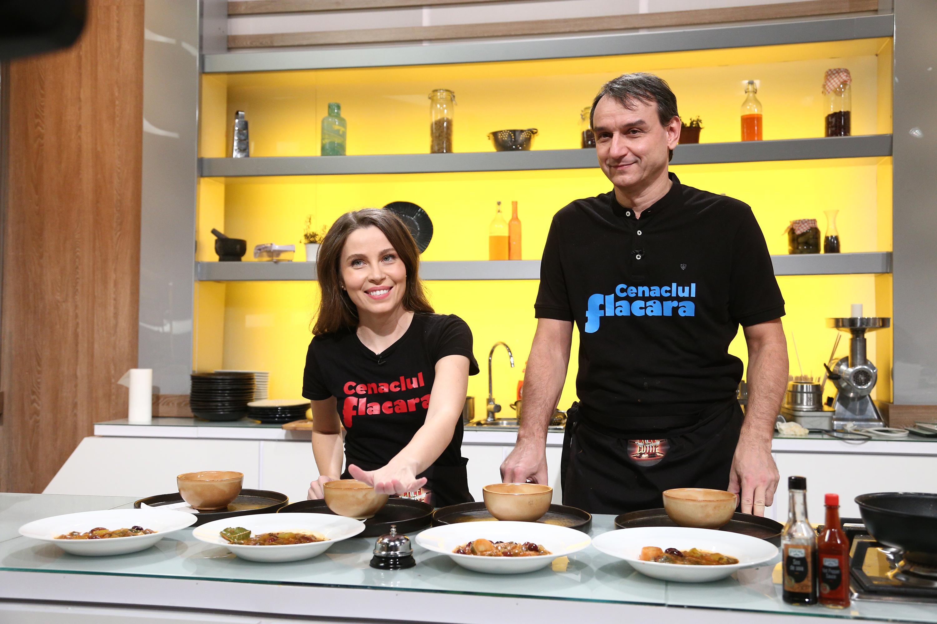 Andrei Păunescu și Maria Măgirescu gătind in bucătăria chefi la cutite