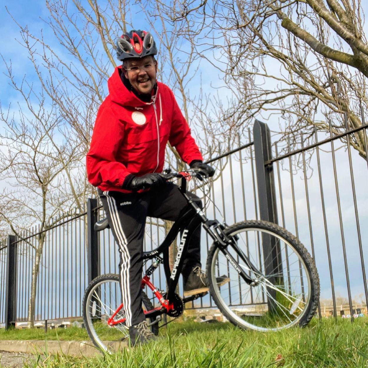 Jody Bunting pe bicicleta