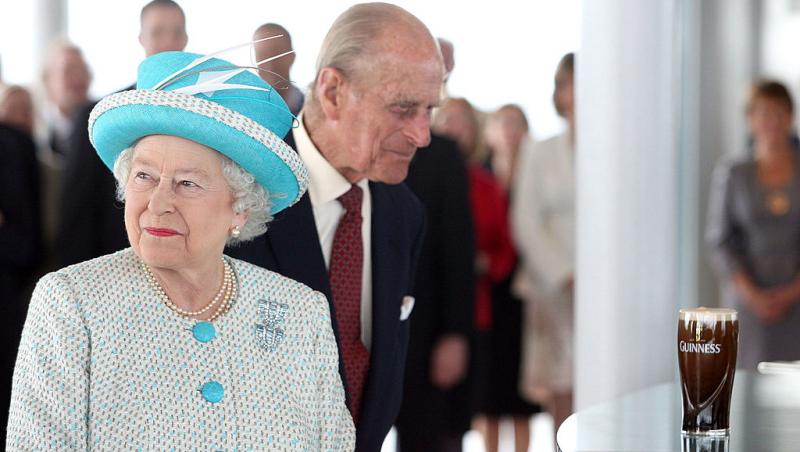 Așadar, una dintre întrebările care stau pe buzele fanilor este: Prințul Philip a înșelat-o într-adevăr pe Regina Elisabeta a II-a?