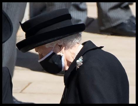 Înmormântarea Prințului Philip. Regina Elisabeta a II-a a purtat o bijuterie cu o însemnătate aparte pentru ea și răposatul soț