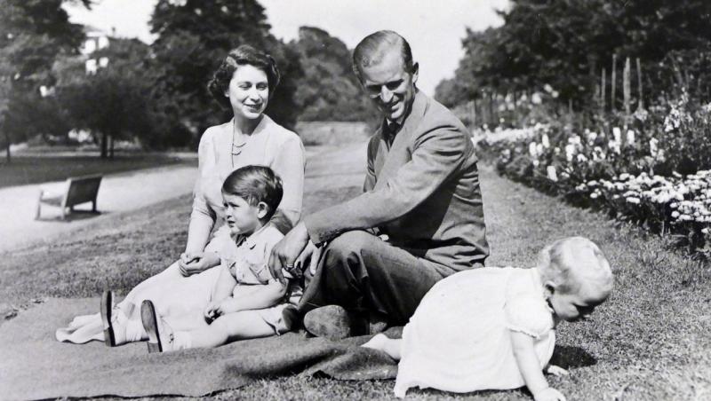 Regina Elizabeta a II-a a căpătat această poreclă în copilărie, pe vremea când ea nu știa să își rostează numele complet. Prințul Philip era singurul membru al familiei regale a Marii Britanii care încă o striga pe Maiestatea sa cu acest nume.
