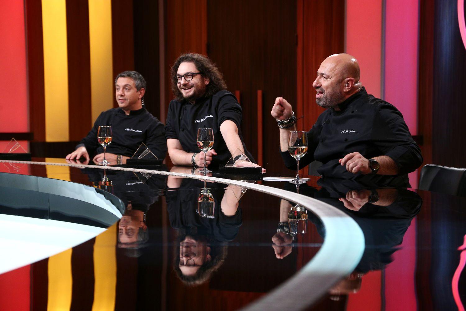 Chefii Florin Dumitrescu, Sorin Bontea și Cătălin Scărlătescu, în platoul emisiunii Chefi la cuțite
