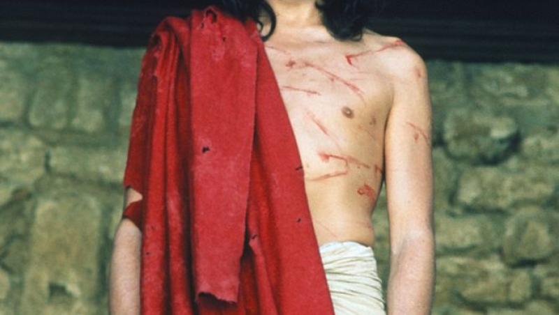 Atunci când Robert Powell și-a făcut apariția pe platourile de filmare ca să intre în pielea discipolului Iuda, Zeffirelli a observat că fizicul său se potrivea mult mai bine cu imaginile religioase în care apare Iisus.