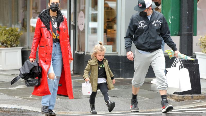 Irina Shayk, Bradley Cooper și fetița lor pe stradă