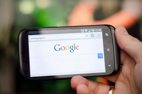Utilizatorii de smartphone sunt vizați de Google mai mult decât de Apple. Ce date colectează sistemele de operare