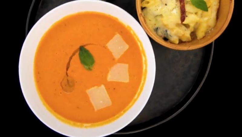 Supă cremă siciliană de roșii și Penne quattro formaggi cu roșii uscate în boluri de ceramică