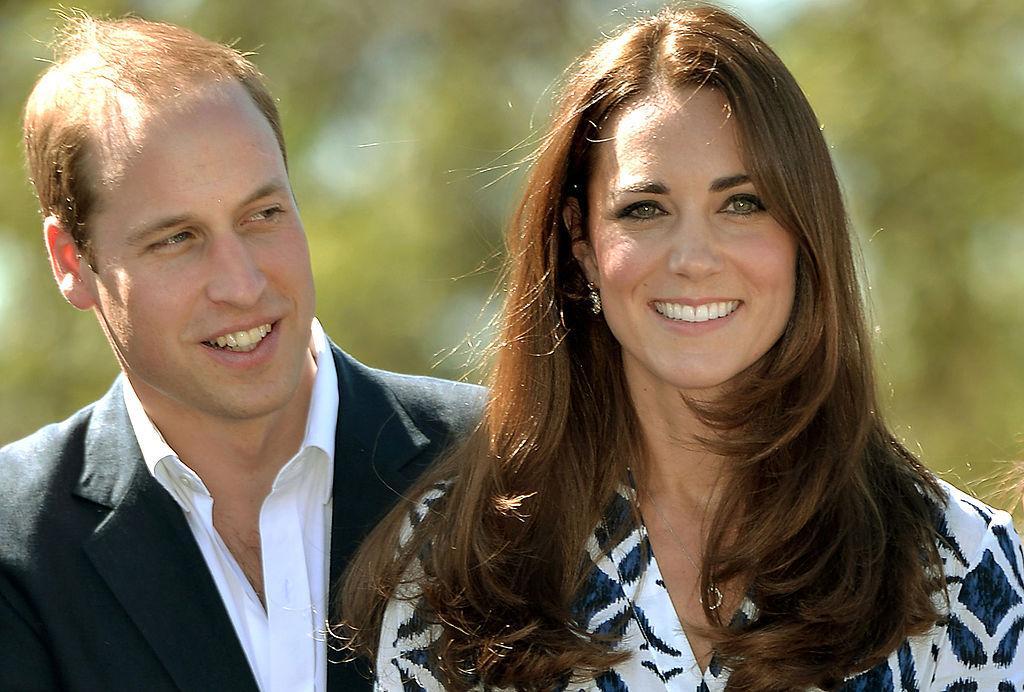 kate middleton si printul william care se uita la ea