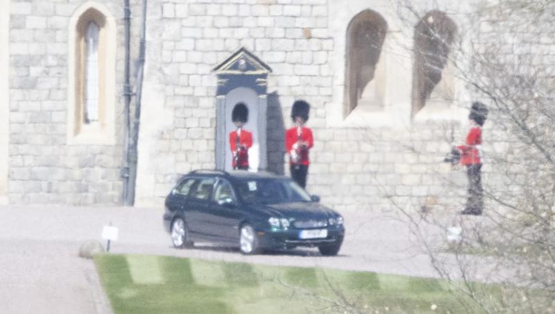 De curând, regina a primit doi pui noi de corgi de la Prințul Andrew.