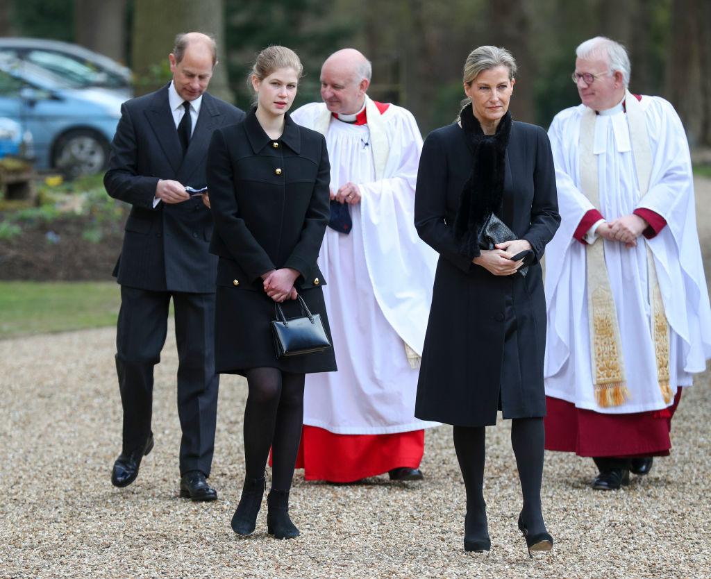 Lady Louise Windsor și părinții ei la înmormântare