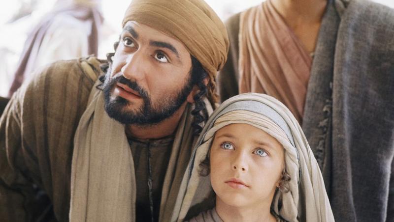 Micul actor l-a interpretat pe Iisus copil, fiind alesul dintre mii de actori care veniseră a audiții.