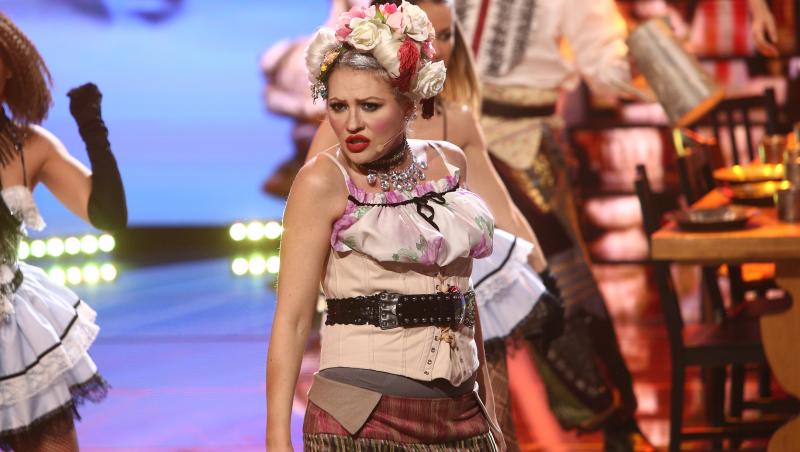 În ediția XII a sezonului al XVI-lea de la "Te cunosc de undeva!", Mirela Vaida s-a transformat în Gwen Stefani