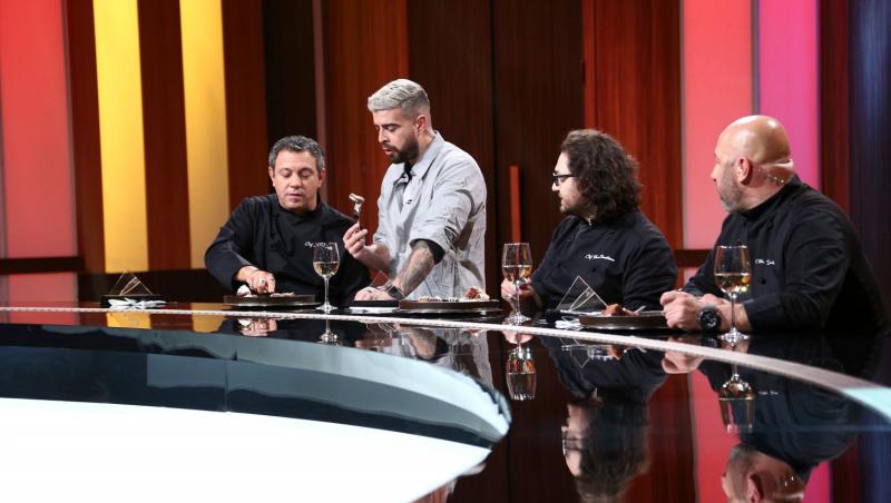Chefii Florin Dumitrescu, Sorin Bontea și Cătălin Scărlătescu, în platoul emisiunii Chefi la cuțite, alături de Speak