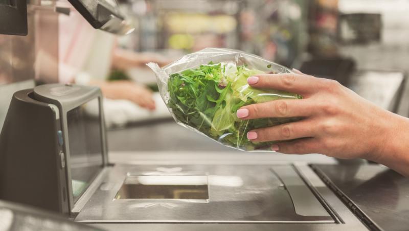 Un cuplu australian a cumpărat o salată de la supermarket și a avut parte de o surpriză când a desfăcut punga
