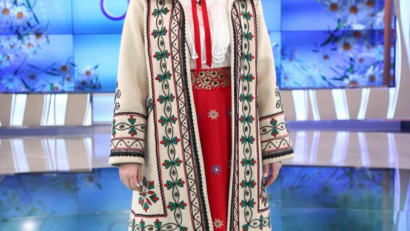 Mirela Vaida, îmbrăcată în costum popular, în platoul Acces Direct, în ediția specială de Paște