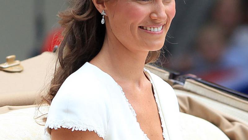 Pentru că toată lumea și-a amintit de nunta ducilor de Cambridge din 2011, incidentul cu rochia Pippei nu putea fi dat uitării.
