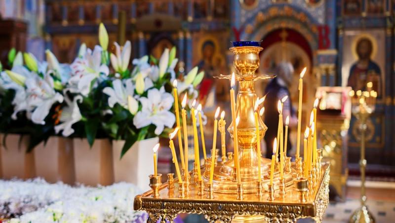 În Vinerea Mare, în toate bisericile ortodoxe are lor Denia Prohodului Domnului, iar toți credincioșii cântă Prohodul