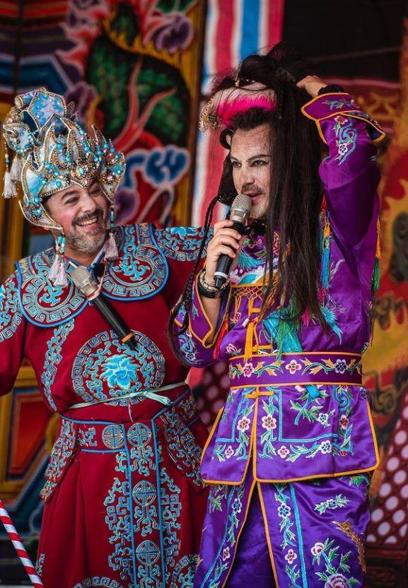 Sorin Bontea și Răzvan Fodor cântă și dansează