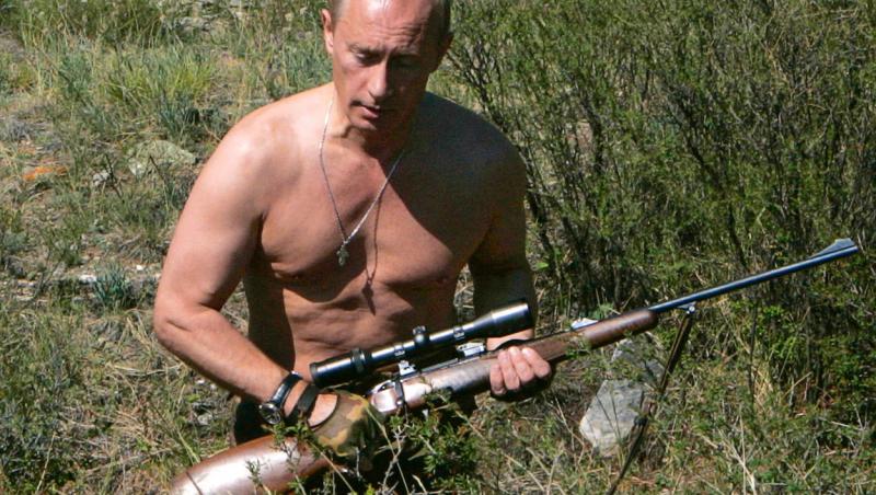 Vladimir Putin este votat cel mai sexi bărbat din Rusia. Cum a fost suprins la piscină conducătorul de stat