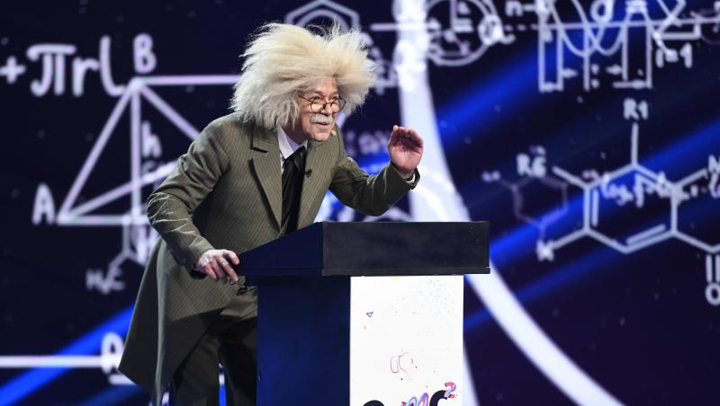 iUmor, 7 aprilie 2021. Albert Einstein, roast istoric pe scena comediei. Ce a spus despre Delia și Cheloo