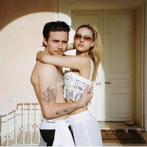 Fiul lui David Beckham, fotografiat în ipostaze sexy alături de logodnica lui. Cum au fost surprinși cei doi