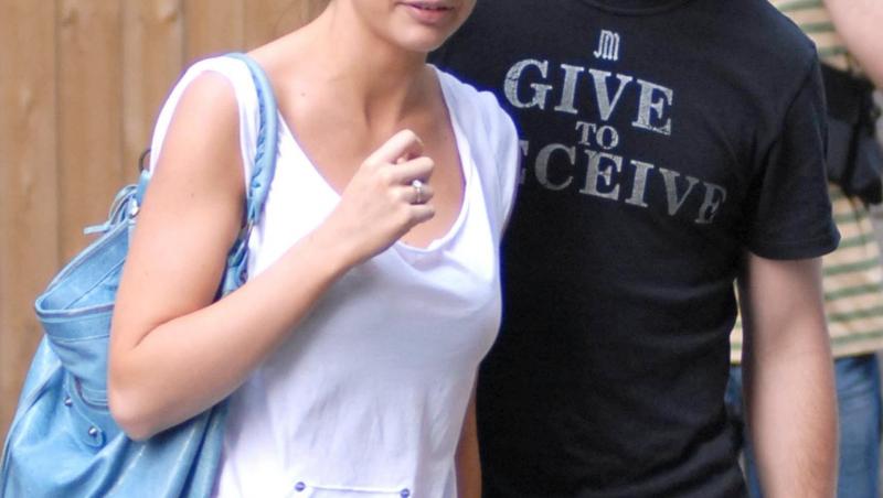 Adelina Chivu în tricou alb și Cristi Chivu în tricou negru