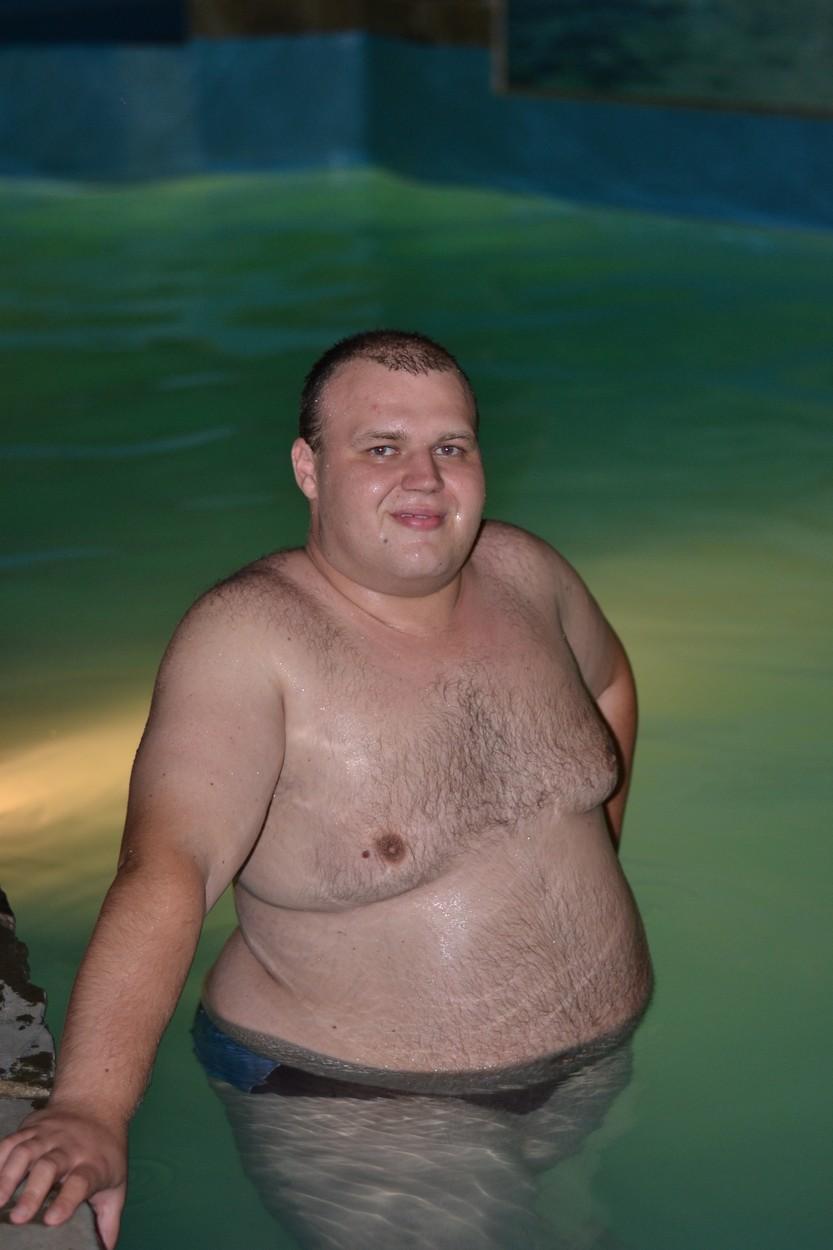 Denis Shevchenko, poză în slip, în fața unei piscine, pe vremea când avea 182 de kilograme