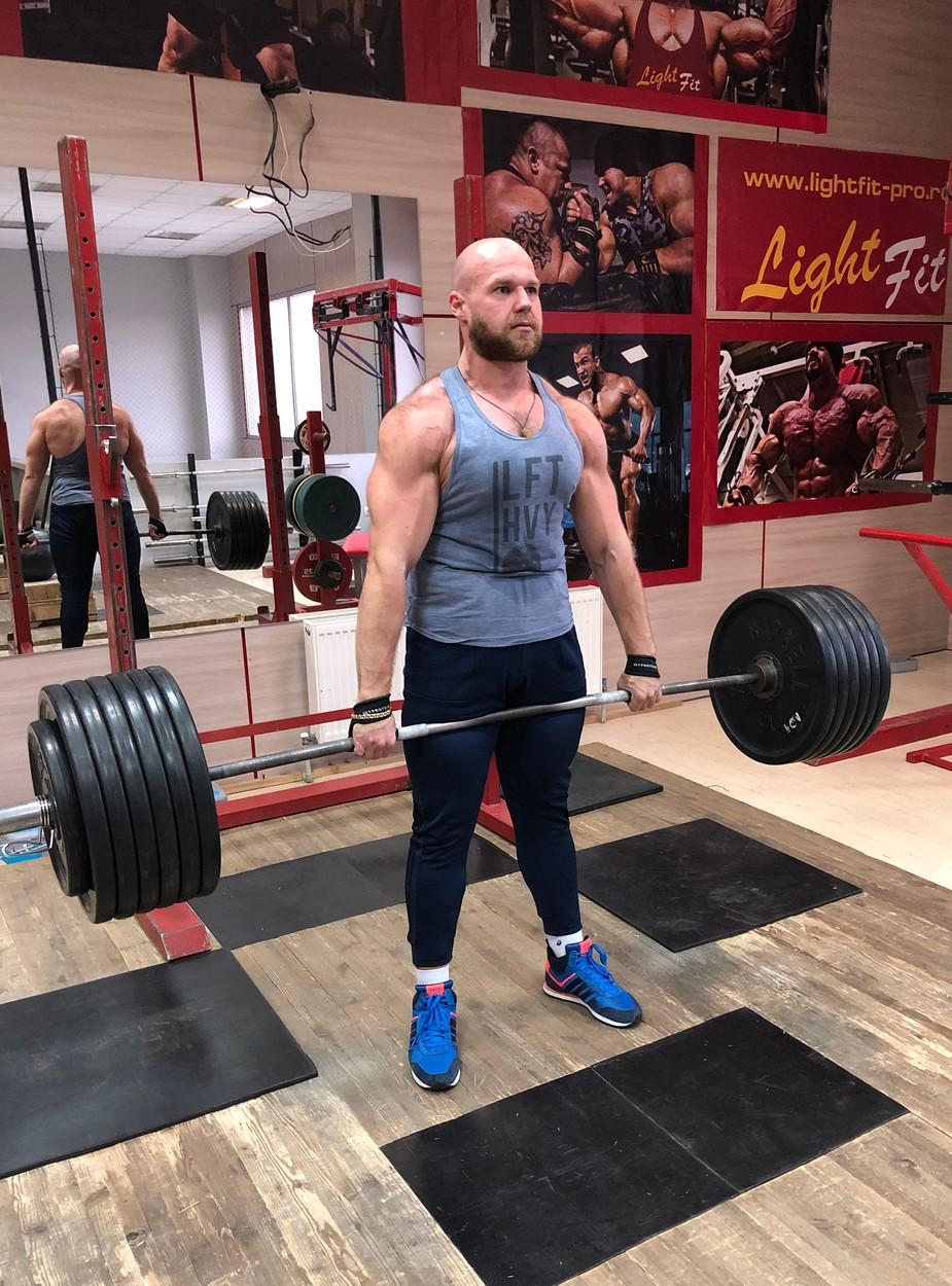 Denis Shevchenko, poză după ce a slăbit 90 de kilograme, arătându-și corpul de atlet