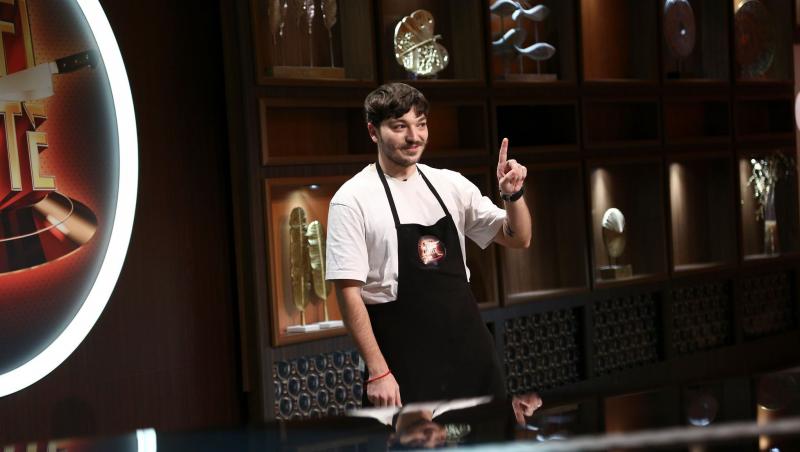 Theo Costache, fost concurent Chefi la cuțite 2021, este actor de meserie, dar are ca pasiune și muzica, fiind cântăreț și producător muzical